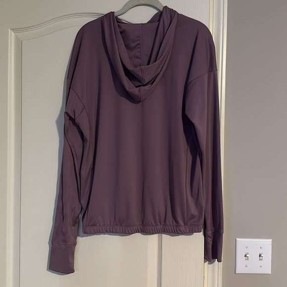 Under Armour Women’s sun Hoodie purple Size M - Picture 5 of 5